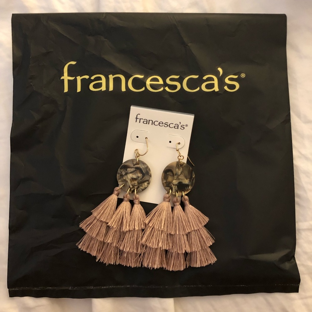 NEW FRANCESCA’s dangling tassel earrings 🎀